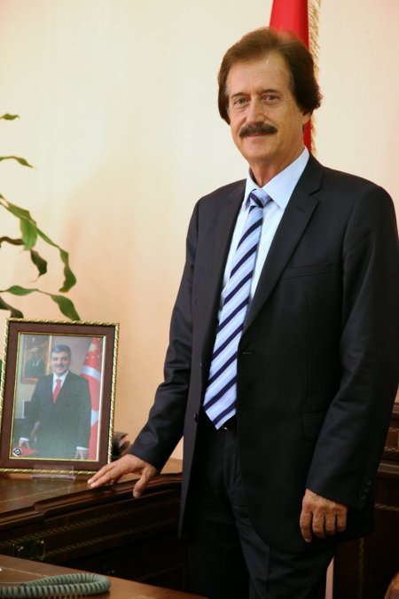 'Üniversiteye rahat ulaşım için köprü ve raylı sistem masada'