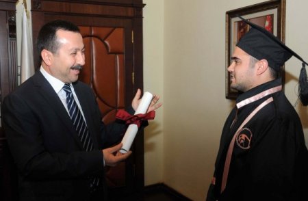 Üniversiteyi hem Konya'da hem de ABD'de okudu çift diploma sahibi oldu