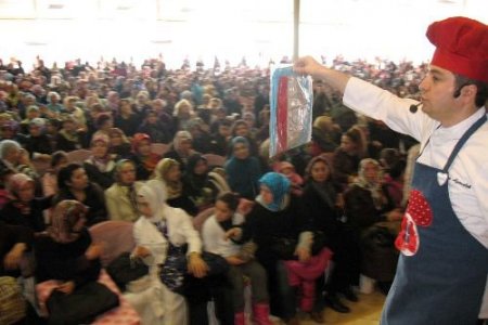 Ünlü Aşçı Oktay Usta'nın Önlüğü 3 Bin 500 Liraya Hayırsevere Gitti