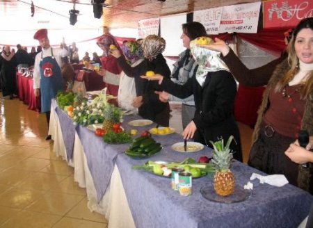 Ünlü Aşçı Oktay Usta'nın Önlüğü 3 Bin 500 Liraya Hayırsevere Gitti