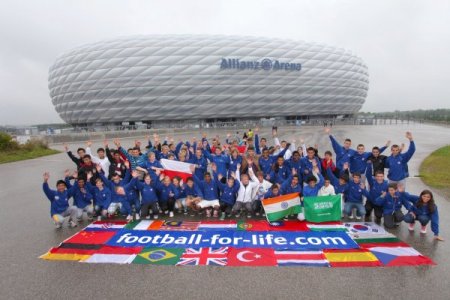 Ünlü futbolcular, Allianz Gençler Futbol Kampı’na konuk oldu