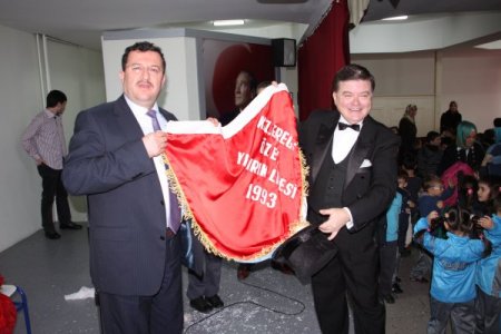 Ünlü illüzyonist Sermet Erkin Yıldırımlı öğrencilerle buluştu