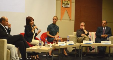 Ünlü isimler kariyer öykülerini gençlerle paylaştı