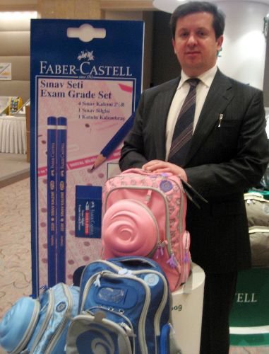 Ünlü Kalemci, Çanta İşine De El Attı