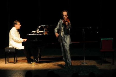 Ünlü Keman Virtüözü Farid Farjad İzmir'de Sahne Aldı