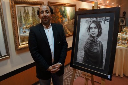 Ünlü ressamın tablosu, tuvalet kapısına asılı bulundu