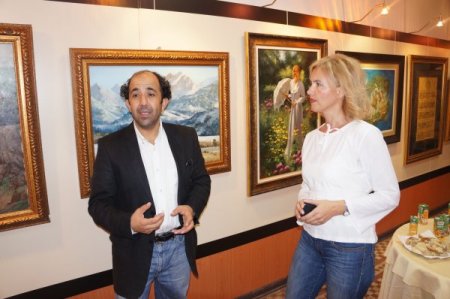 Ünlü ressamın tablosu, tuvalet kapısına asılı bulundu