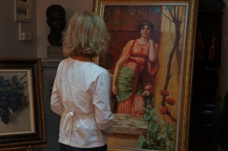 Ünlü ressamın tablosu, tuvalet kapısına asılı bulundu