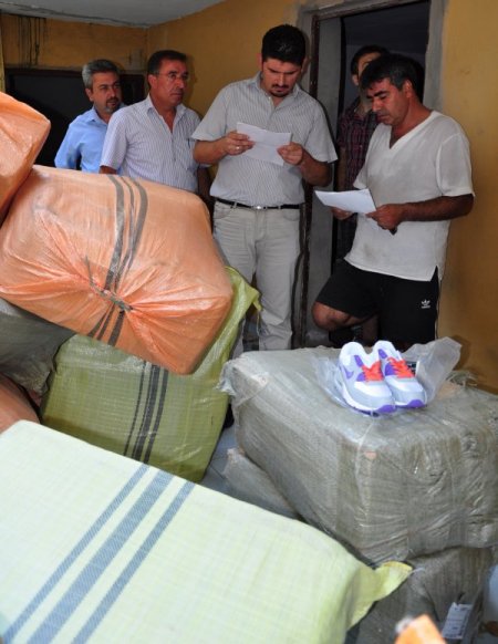 Ünlü spor giyim firmasının taklidi ayakkabı ve saatlere el konuldu