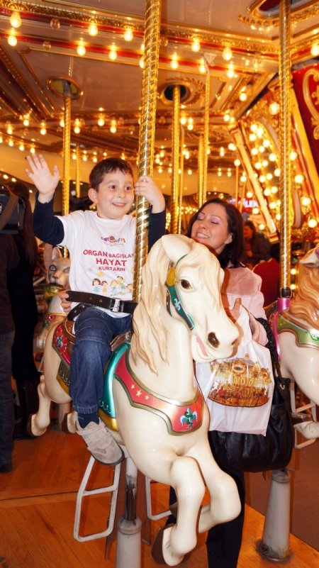 Ünlü sporcular, organ nakli bekleyen çocuklarla bir araya geldi