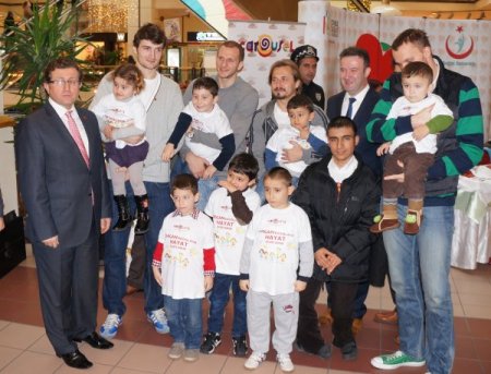 Ünlü sporcular, organ nakli bekleyen çocuklarla bir araya geldi