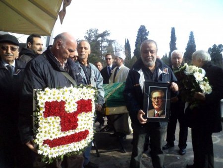 Ünlü tiyatrocu son yolculuğuna uğurlandı