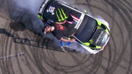Ünlü Yarışçı Ken Block’tan Nefes Kesen Gösteri