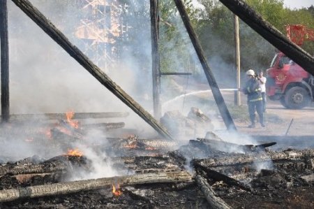 Ünlüleri korkutan yangın
