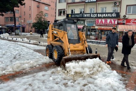 Ünye’de kar tedbirleri alındı