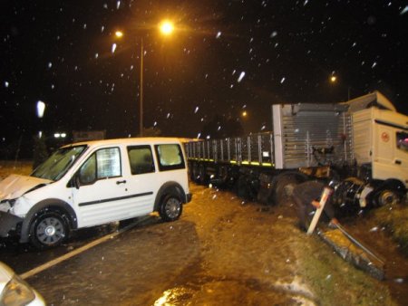Ünye’de trafik kazasında üç araç birbirine girdi, 1 kişi ağır yaralı