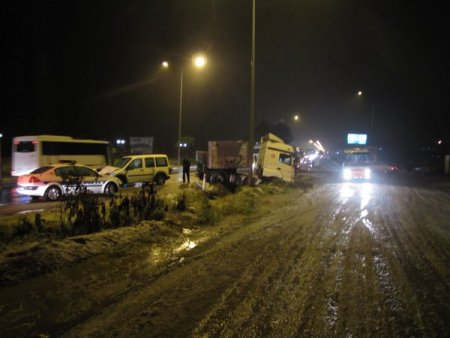 Ünye’de trafik kazasında üç araç birbirine girdi, 1 kişi ağır yaralı