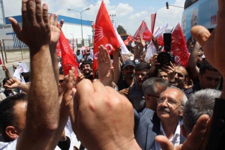 Üreticiler Chp Lideri Kılıçdaroğlu’nun Önüne Biber Döktü