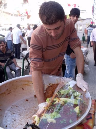 Urfa'nın Lezzetli Çiğ Köftesi Yüksekova'da