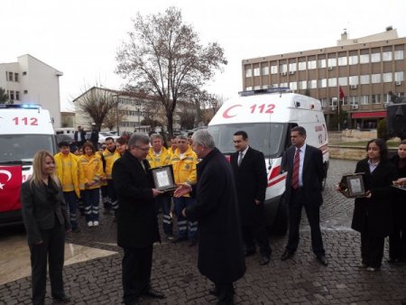 Uşak 112 Acil Sağlık Hizmetleri’ne iki ambulans bağışlandı