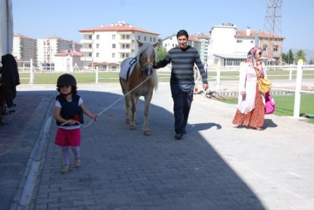 Uşak Belediye Başkanı Erdoğan: Atlı rehabilitasyonda Avrupa standartındayız