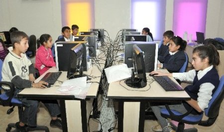 Uşak Belediyesi Karaağaç Mahallesi’ne gençlik merkezi yapıyor