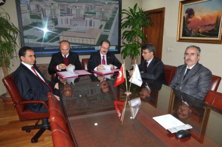 Uşak Belediyesi yeni hizmet binasının yapım protokolü imzalandı