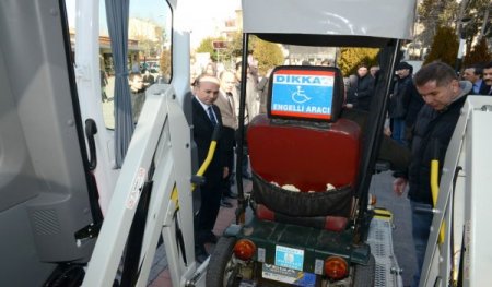 Uşak Belediyesi'nden engelli vatandaşlara araba desteği