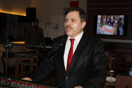 Uşak Emniyeti 'Gençlikle El Ele' projesiyle gençleri terörden korumaya çalışıyor