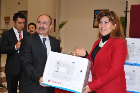 Uşak Halk Eğitim Merkezi’ne dikiş makinesi desteği