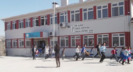 Uşak İtfaiyesi okullarda yangın tatbikatı yaptı