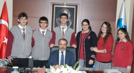 Uşak Özel Üftade Koleji Öğrencileri Bakan Dinçer’i Ziyaret Etti