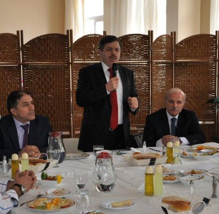 Uşak Üniversitesi Rektörü Çelik, yabancı öğrencileriyle biraraya geldi