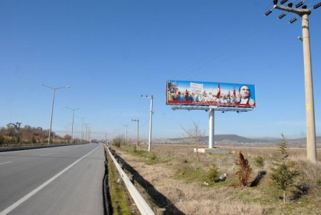 Uşak'ın simge fotoğrafı, İzmir-Ankara yoluna tabela olarak koyuldu