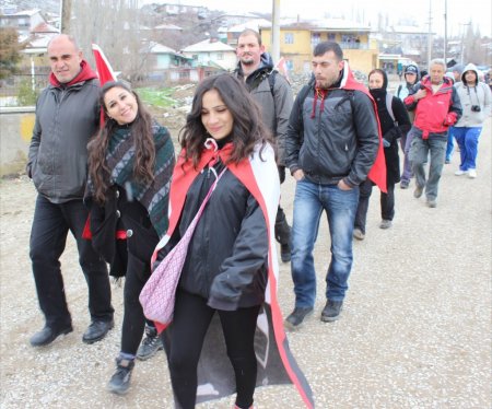 Uşaklı dağcı ve motokrosçular Çanakkale şehitleri için yürüdü