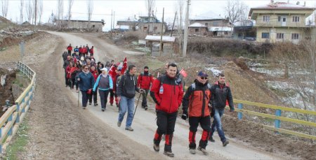 Uşaklı dağcı ve motokrosçular Çanakkale şehitleri için yürüdü