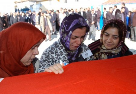 Uşaklı şehit polis Ömer Yazıcı son yolculuğuna uğurlandı