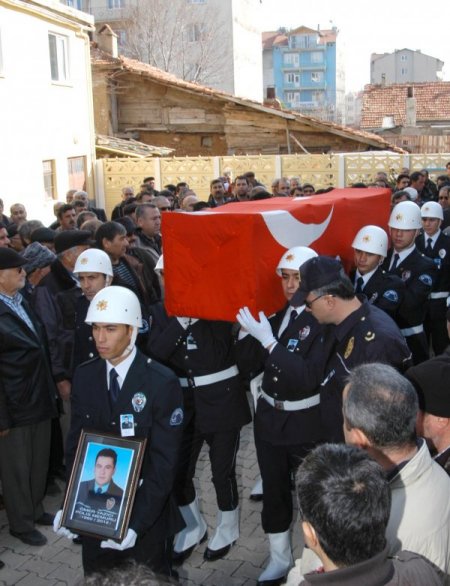 Uşaklı şehit polis Ömer Yazıcı son yolculuğuna uğurlandı