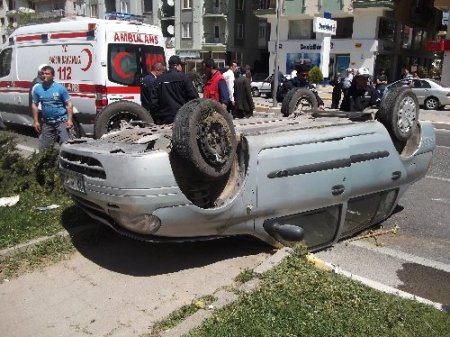 Uşak’ta 2 ayrı kaza, 7 kişi yaralı