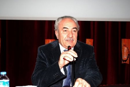 Uşak’ta 'Ailede Sevgi İletişimi' konferansı düzenlendi