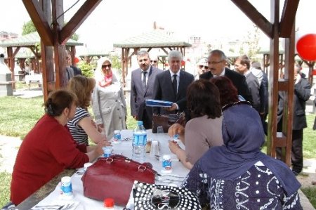 Uşak’ta aileler piknikte bir araya geldi