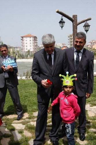 Uşak’ta aileler piknikte bir araya geldi