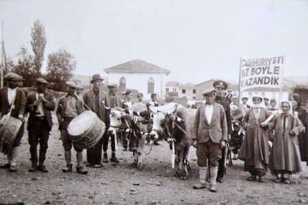 Uşak'ta bir cumhuriyet fotoğrafı daha bulundu