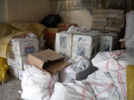 Uşak'ta çok miktarda kaçak sigara ve makaron ele geçirildi