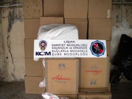 Uşak'ta çok miktarda kaçak sigara ve makaron ele geçirildi