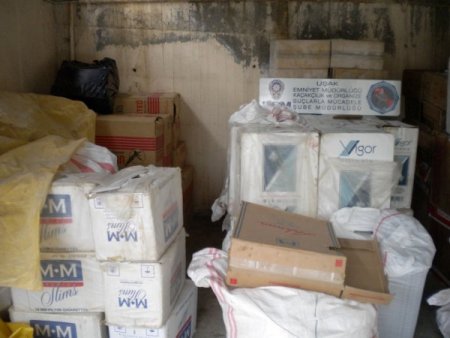 Uşak'ta çok miktarda kaçak sigara ve makaron ele geçirildi