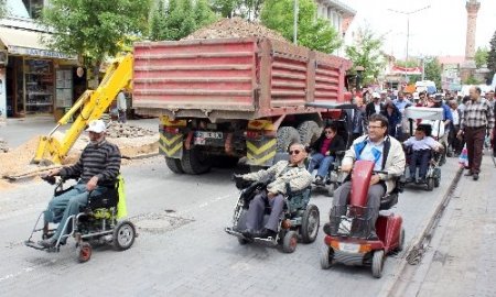 Uşak’ta 'Engelsiz Yaşam Yürüyüşü' yapıldı