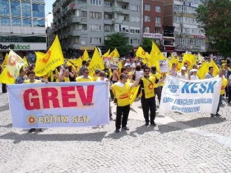 Uşak'ta KESK üyeleri grev başlattı