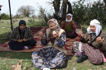 Uşak'ta kurulacak taş ocağına piknikli tepki