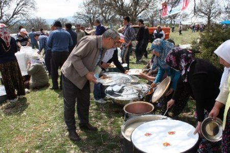 Uşak'ta kurulacak taş ocağına piknikli tepki